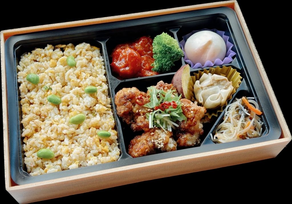 炒飯と油林鶏弁当（紙箱入）885円