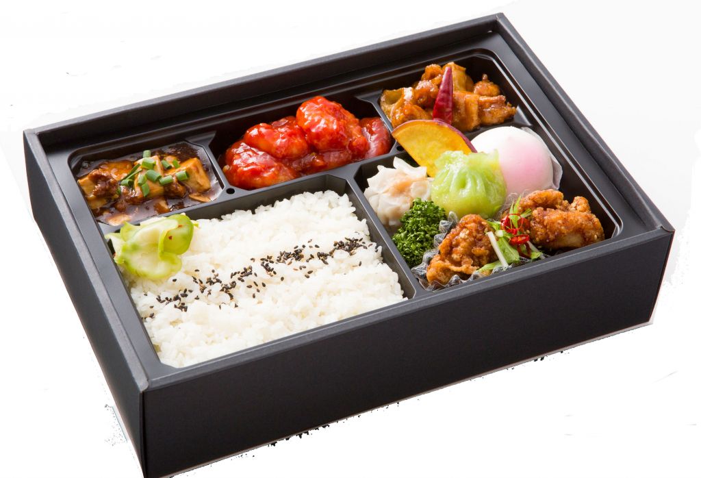 加熱中華弁当　四川（しせん）（烏龍茶ペットボトル付）500ml