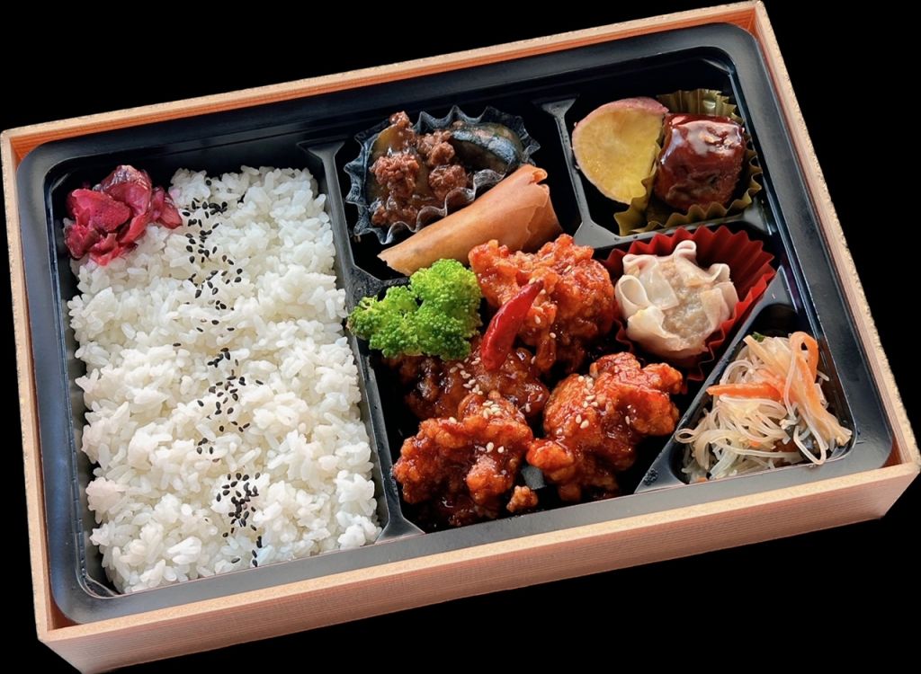 ヤンニョムチキン弁当（紙箱入）972円