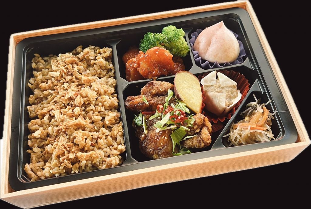 黒炒飯と油淋鶏弁当（紙箱入）1000円