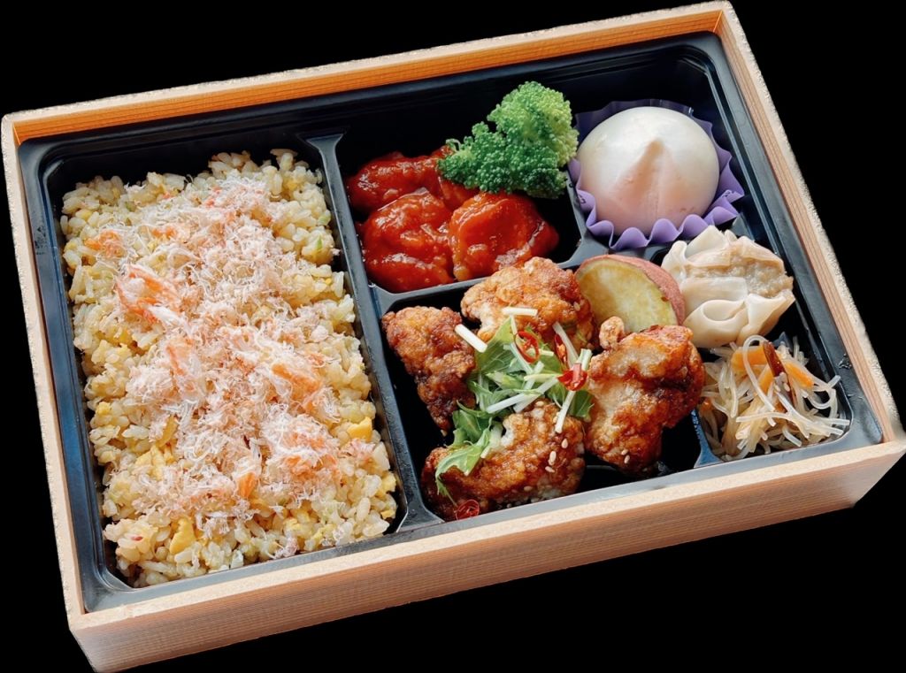 蟹炒飯と油淋鶏弁当　税込1,800円