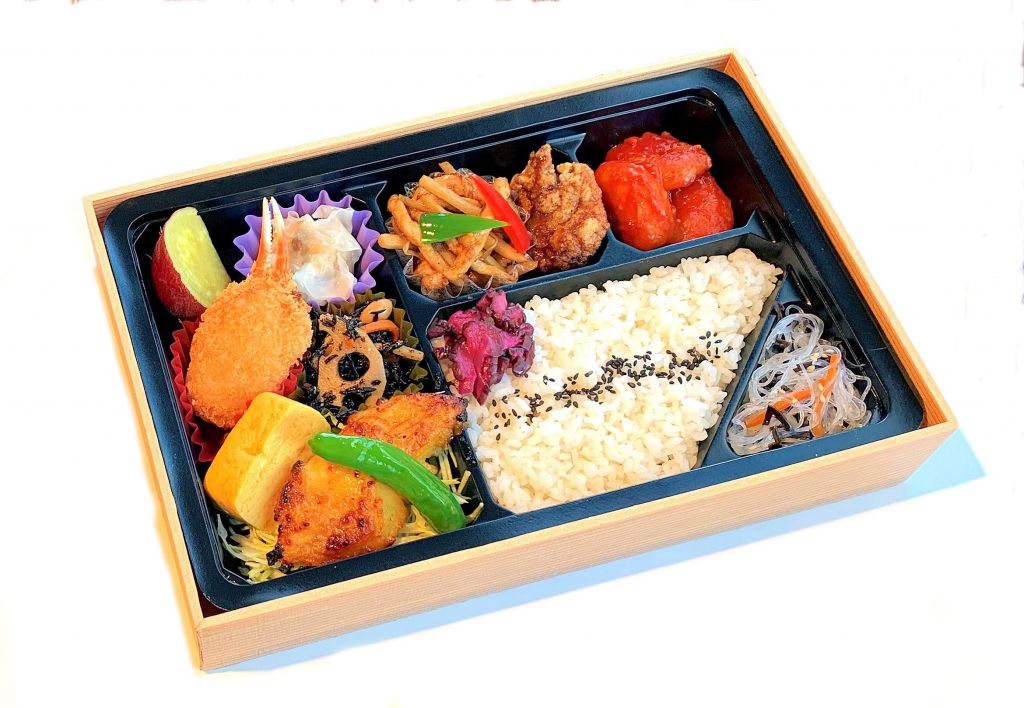 中華和食弁当　（烏龍茶ペットボトル付）500ml