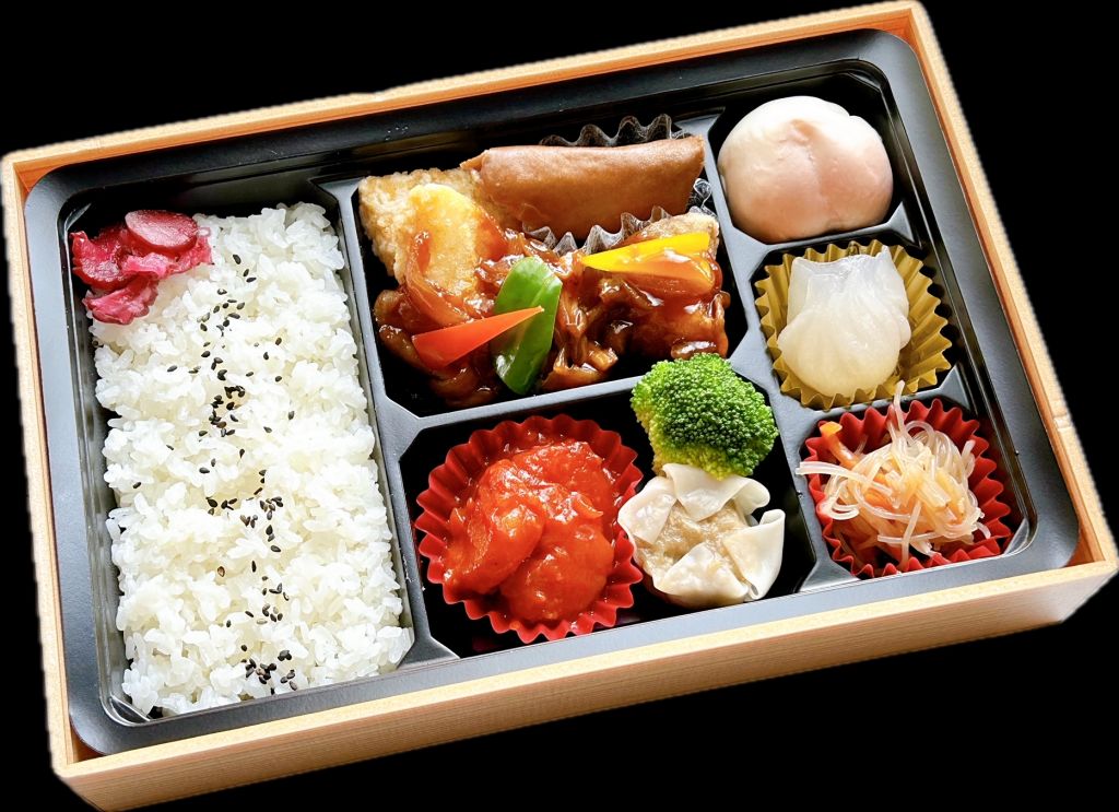 白身魚の甘酢と海老チリ弁当（紙箱入）1320円