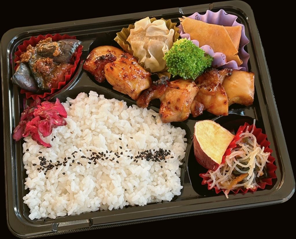 やきとり弁当（黒パック）864円